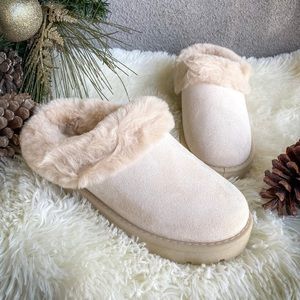 ◻️NEW◻️ Ivory cozy slippers